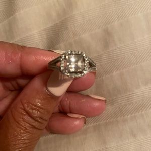 Vera Wang 1 1/2 CT Diamond Frame. 14K White Gold